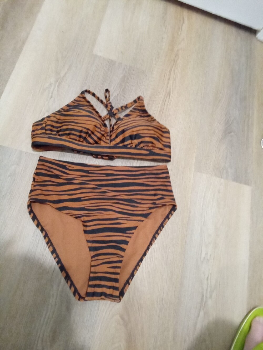 Kona Sol Tiger-Print Bikini Set in Rust & Black Top Sz M Bottom Sz S Never Worn